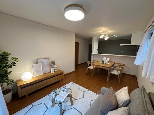 Renovated 4LDK House Near Kōzenji Station, Hirakata, Osaka - Thumbnail 2