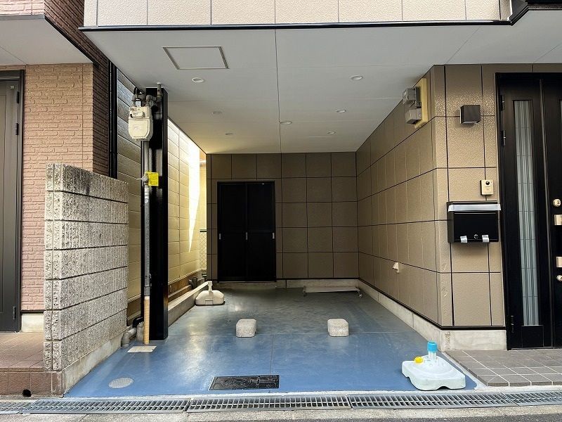 Renovated 4LDK Steel House near Harinakano Station, Osaka - Image 1