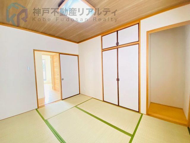 Renovated 4LDK House with 2 Parking Spaces in Kobe Suma Ward - Thumbnail 3