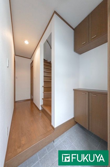Renovated 4DK House Near Komagabayashi Station, Kobe - Thumbnail 3