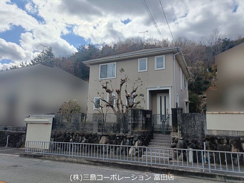 3LDK Detached House for Sale in Takatsuki, Osaka - Thumbnail 2