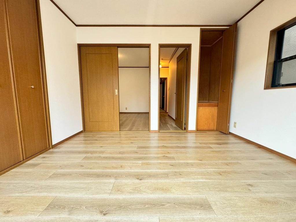 Renovated 5LDK House Near Korien Station, Neyagawa, 120.96 sqm - Thumbnail 4