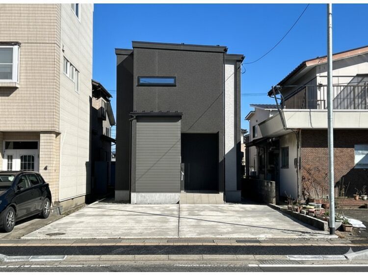 5LDK Modern House Near Akajujimae Station, Fukui City - Image 1