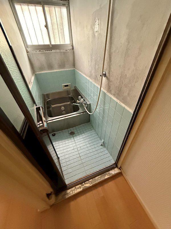 3LDK Terrace House for Sale in Toyonaka, Osaka - Convenient Location - Thumbnail 4