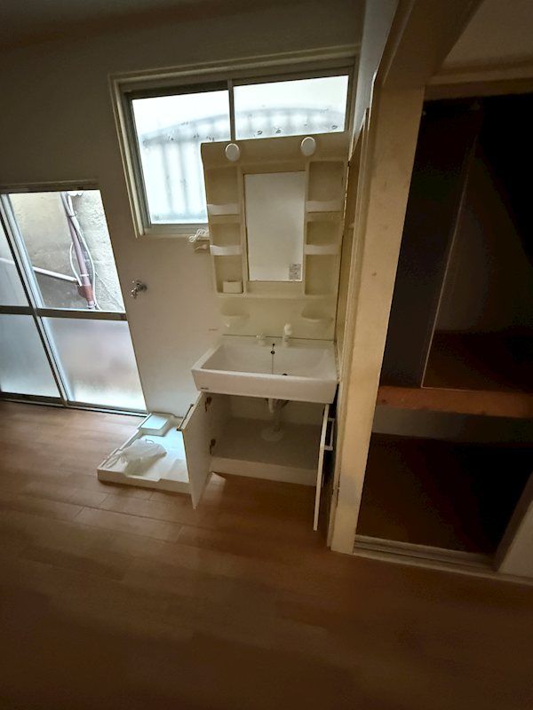 3LDK Terrace House for Sale in Toyonaka, Osaka - Convenient Location - Thumbnail 3