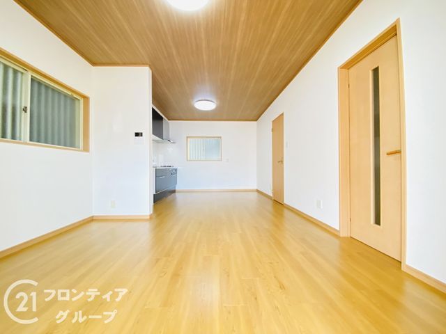 4LDK Wooden House for Sale in Moriguchi, Osaka - Thumbnail 2