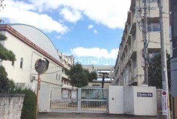 Modern 3SLDK House for Sale in Matsubara, Osaka - Thumbnail 2