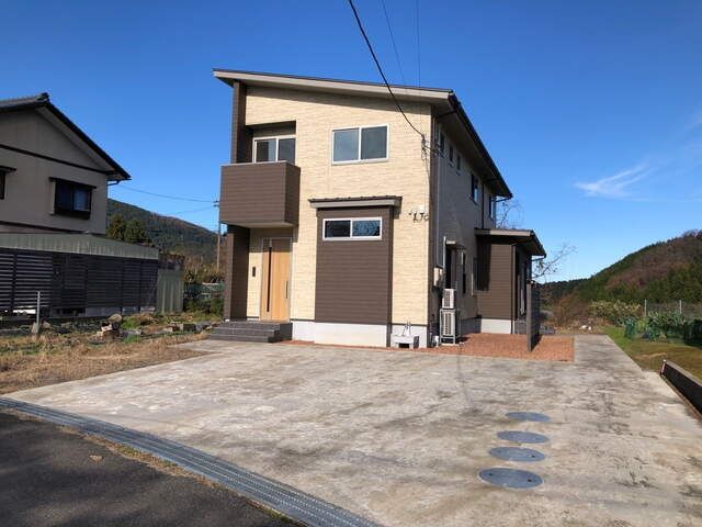Spacious 4LDK Two-Generation House for Sale in Echizen Town, Fukui - Image 1