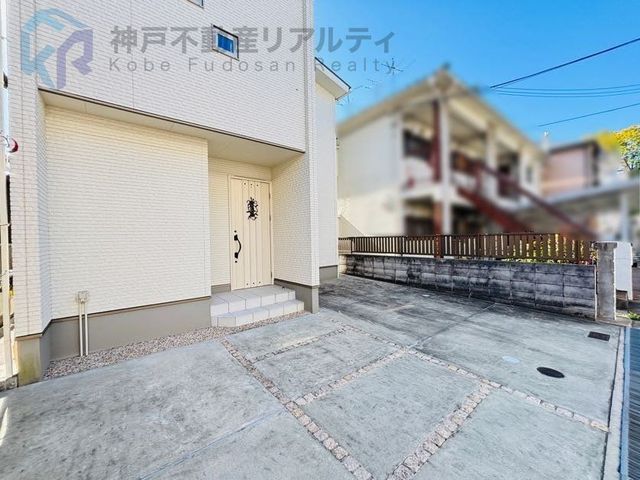2016-Built 3LDK House with Roof Balcony & 2 Parking in Kobe - Thumbnail 2