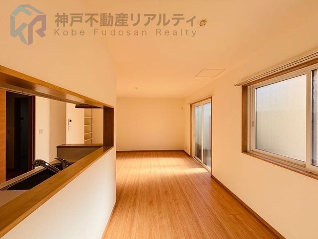 2016-Built 3LDK House with Roof Balcony & 2 Parking in Kobe - Thumbnail 4