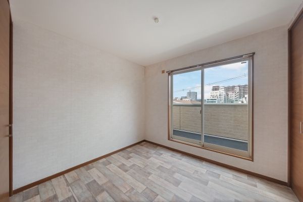 3-Story 3LDK House for Sale in Osaka Nishi Ward, Near Kujo Station - Thumbnail 4