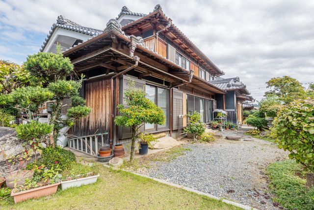 7LDK Detached House for Sale in Ibaraki, Osaka with Large Garden - Thumbnail 4