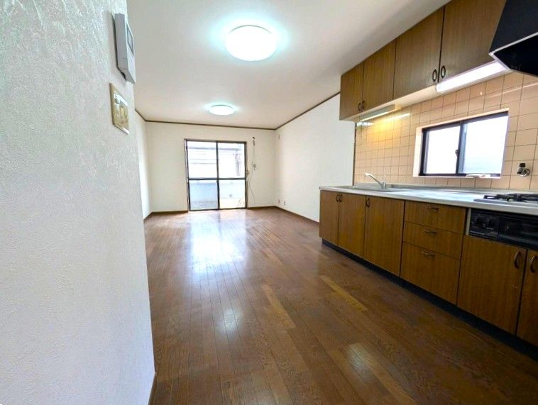 4LDK Detached House for Sale Near Nozaki Station, Daito City - Thumbnail 2
