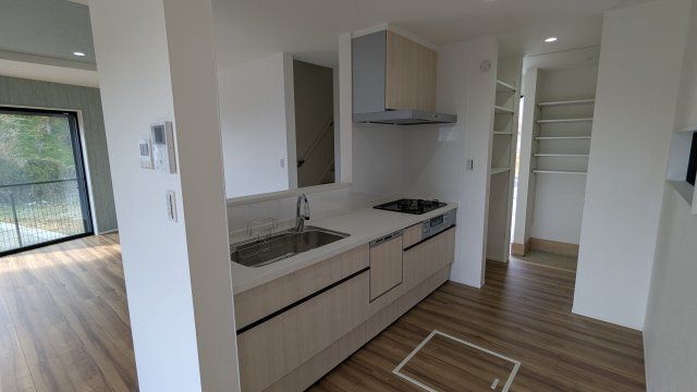 Modern 4LDK House for Sale in Tarumi-ku, Kobe - Thumbnail 4