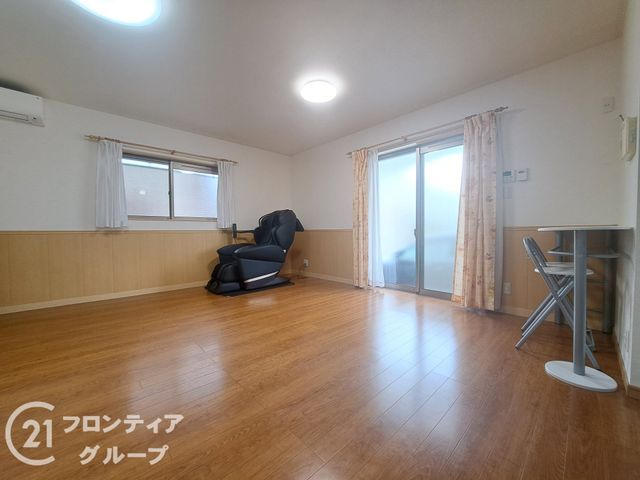 3SLDK Corner Lot House for Sale in Neyagawa City, Osaka - Thumbnail 3