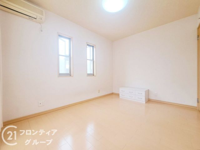 3SLDK Corner Lot House for Sale in Neyagawa City, Osaka - Thumbnail 4