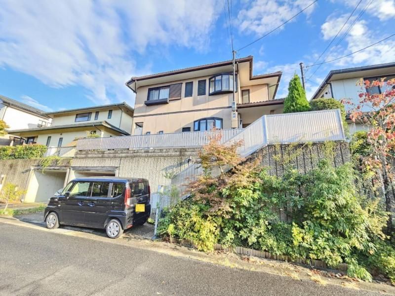 5LDK House for Sale in Hannan City with Large Garden & Solar - Thumbnail 2