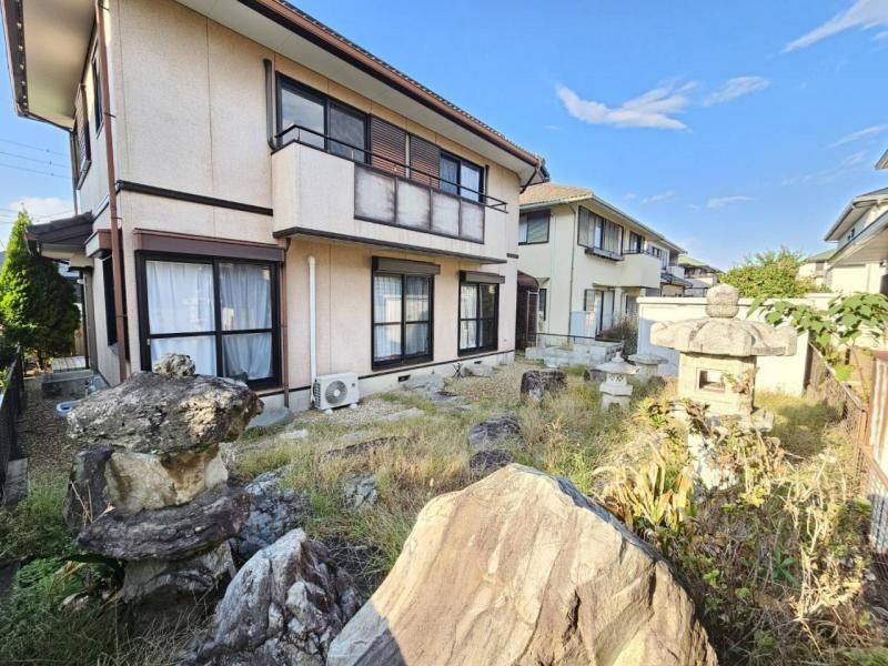 5LDK House for Sale in Hannan City with Large Garden & Solar - Thumbnail 3