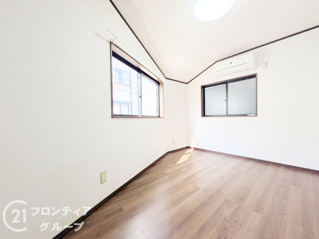 2-Story Corner Lot House in Kobe Central Ward - 2LDK - Thumbnail 3