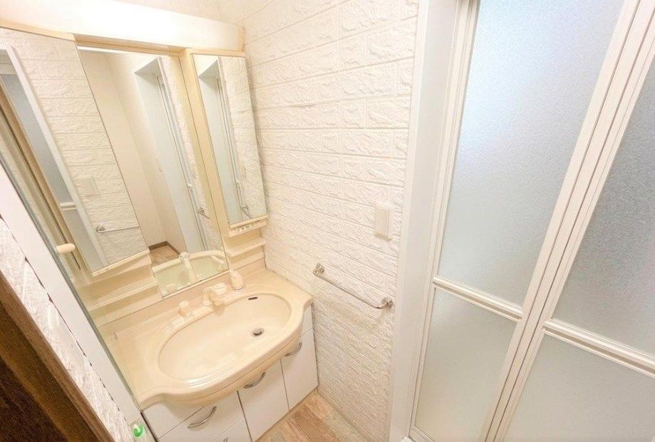 4LDK Wooden House for Sale in Suita, Osaka - Near Senrioka Station - Thumbnail 4