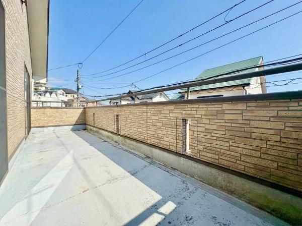 4LDK Detached House with Mountain Views near Minoh Station - Thumbnail 2