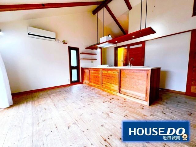 Log-style 1LDK House with Loft and Garden in Kawanishi - Thumbnail 4