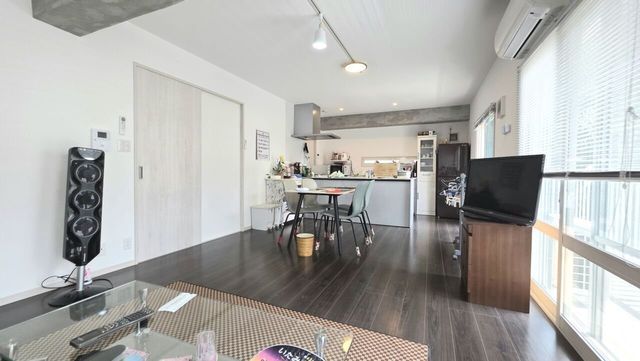 Renovated 3LDK RC House for Sale in Itami, Hyogo - Thumbnail 4