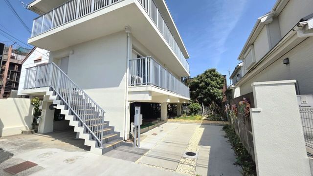 Renovated 3LDK RC House for Sale in Itami, Hyogo - Thumbnail 2