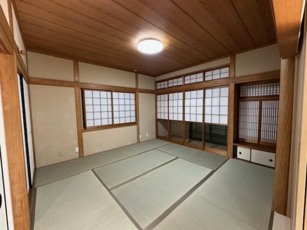 5LDK Renovated Family House for Sale in Katano, Osaka - Thumbnail 3