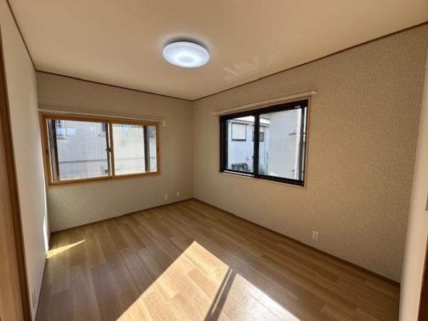 5LDK Renovated Family House for Sale in Katano, Osaka - Thumbnail 4