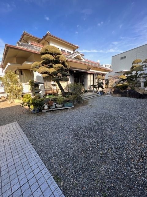 8-Bedroom Steel Frame House on 660sqm Land in Izumisano, Osaka - Thumbnail 2