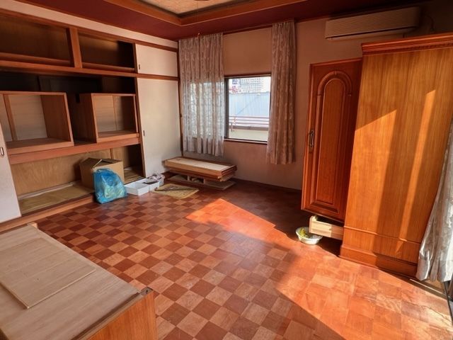 8-Bedroom Steel Frame House on 660sqm Land in Izumisano, Osaka - Thumbnail 4