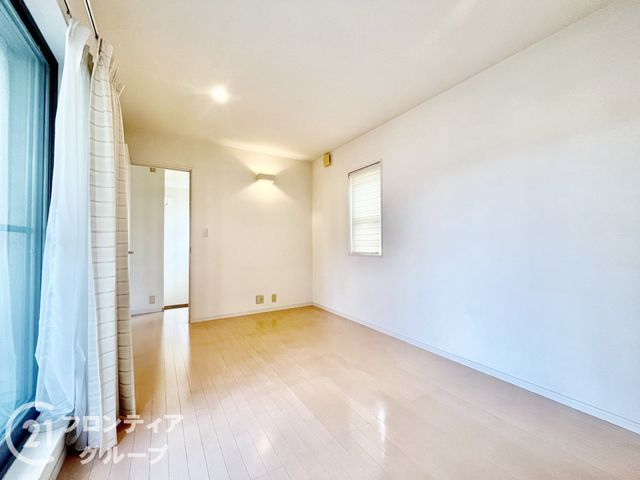 3LDK House for Sale in Ikoma City, Nara - 126.9 sqm - Thumbnail 2