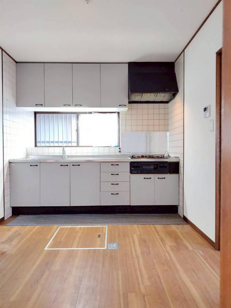 Detached House for Sale in Kobe's Hiroyama District - Thumbnail 4