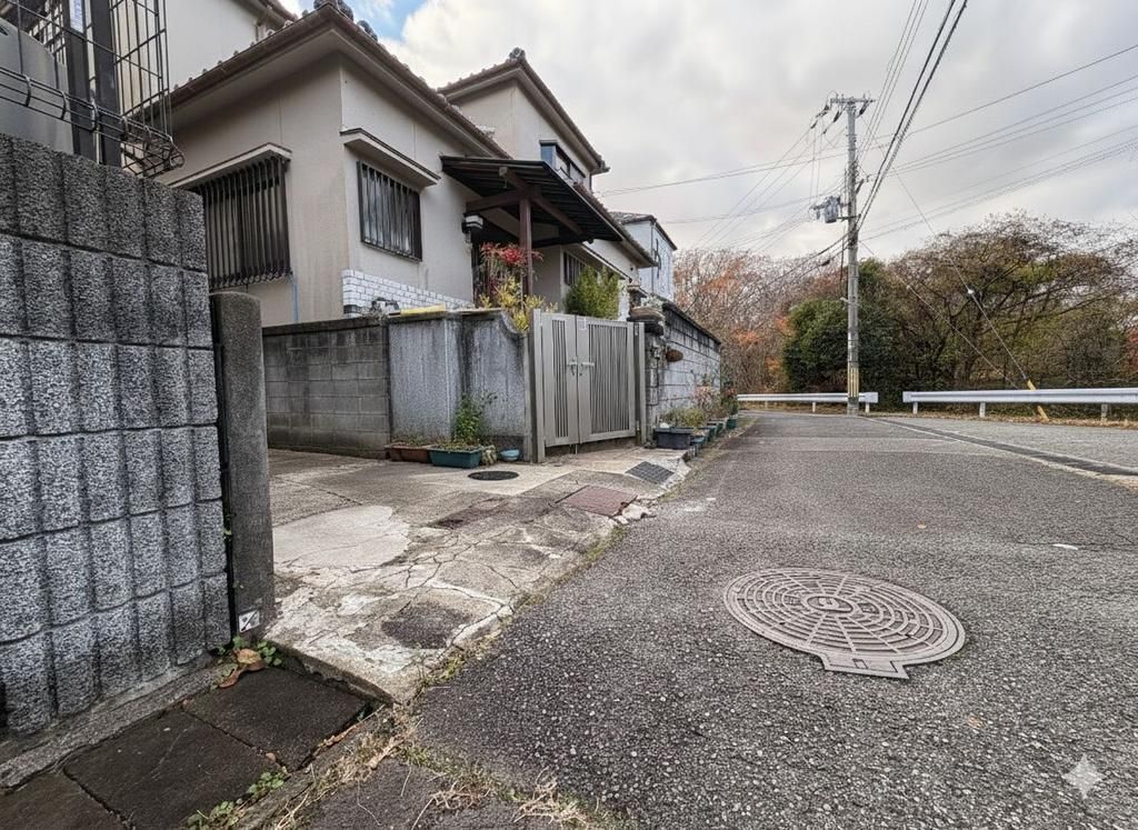 Detached House for Sale in Kobe's Hiroyama District - Thumbnail 2