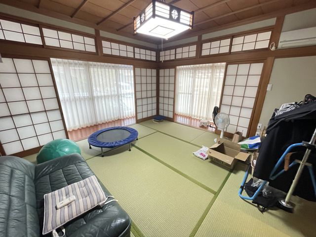4LDK Detached House for Sale in Himeji with Large Storage - Thumbnail 2