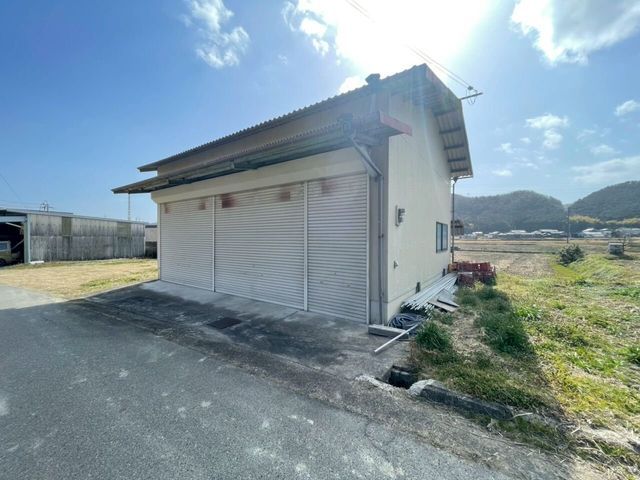 12SLDK Countryside Home with Land & 2011 Renovation in Taka, Hyogo - Image 1
