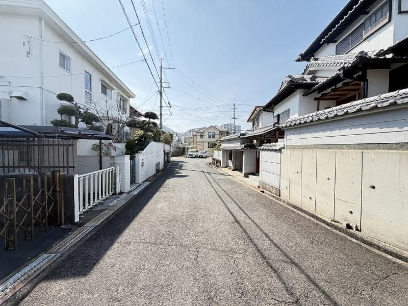 Renovated 4SLDK House for Sale in Sakai, Osaka - Corner Lot - Thumbnail 2