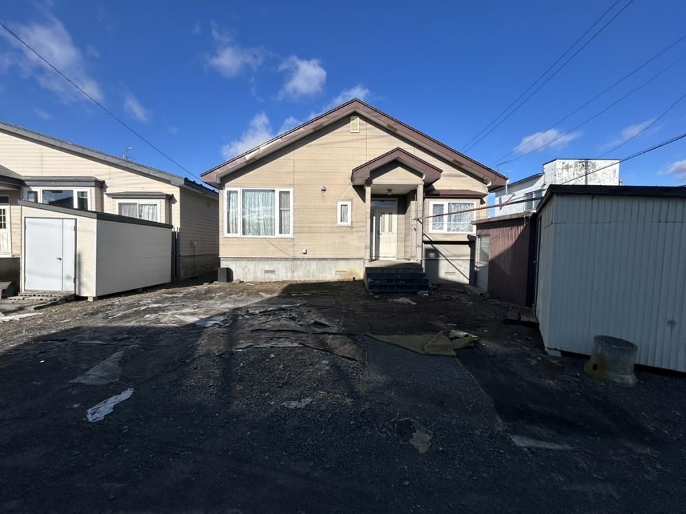 Renovated 3LDK House in Kushiro, Hokkaido with 3 Car Parking - Thumbnail 2