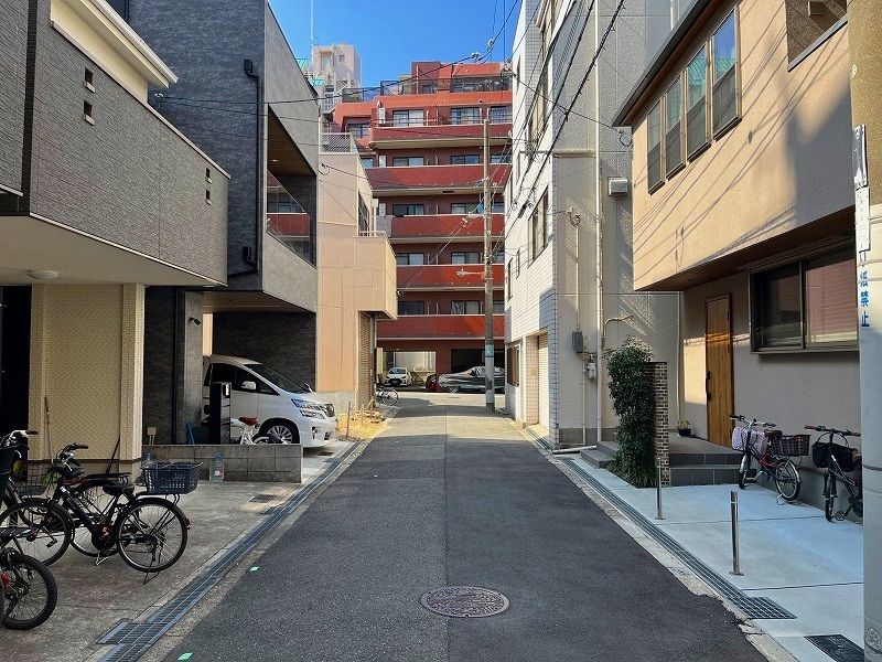 Modern 4LDK House in Tennoji, Osaka | 2013 Build with Large Garage - Thumbnail 4
