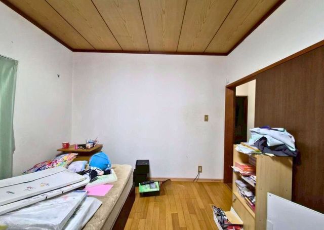 4LDK Family House with Carport in Hofu, Yamaguchi | 9 Million Yen - Thumbnail 2