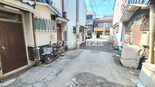 Osaka Terrace House for Sale Near Suminoekoen Station - Thumbnail 2
