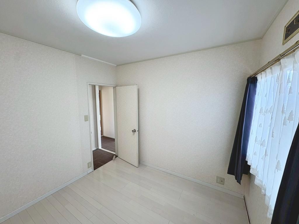 Spacious 5DK Lightweight Steel Frame House in Sakai, Osaka - Thumbnail 4