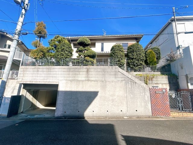 Renovated 4LDK House for Sale in Yawata, Kyoto - Thumbnail 3