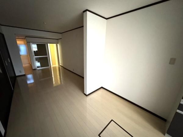 Renovated 2LDK House for Sale in Higashiosaka, Osaka - Thumbnail 3