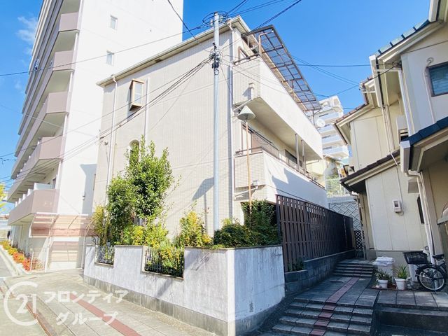 Spacious 6LDK House in Toyonaka, Osaka - 168.67m² - Thumbnail 4
