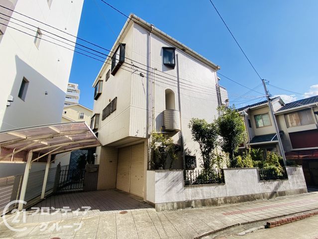 Spacious 6LDK House in Toyonaka, Osaka - 168.67m² - Thumbnail 3