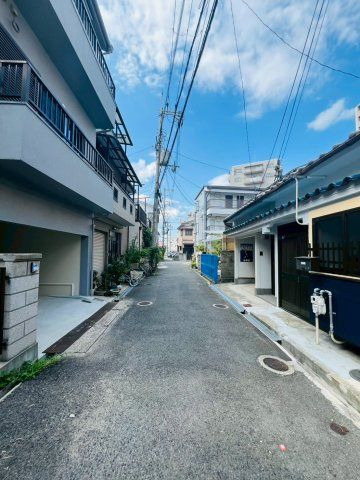 2LDK Used House for Sale in Neyagawa, Osaka - 90.18 sqm - Thumbnail 2