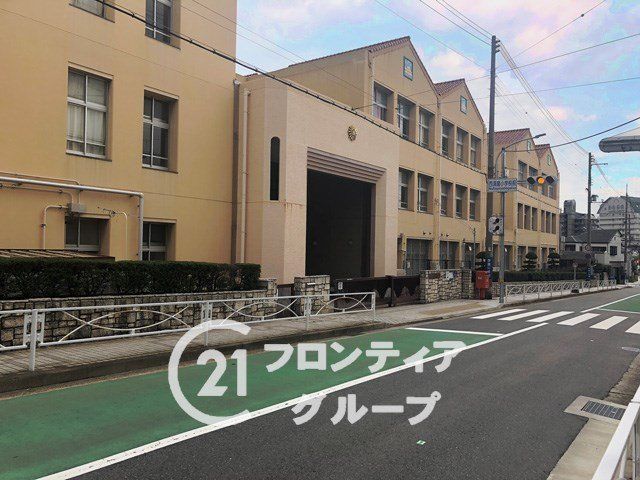 3LDK Renovated House for Sale in Suma, Kobe - Spacious Parking - Thumbnail 2