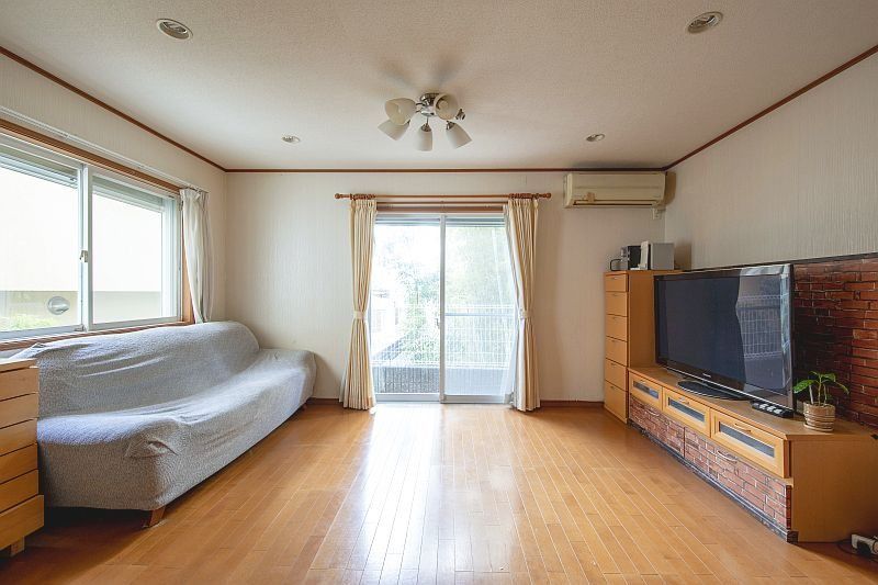 4LDK Family Home with South-Facing LDK in Takatsuki, Osaka - Thumbnail 4